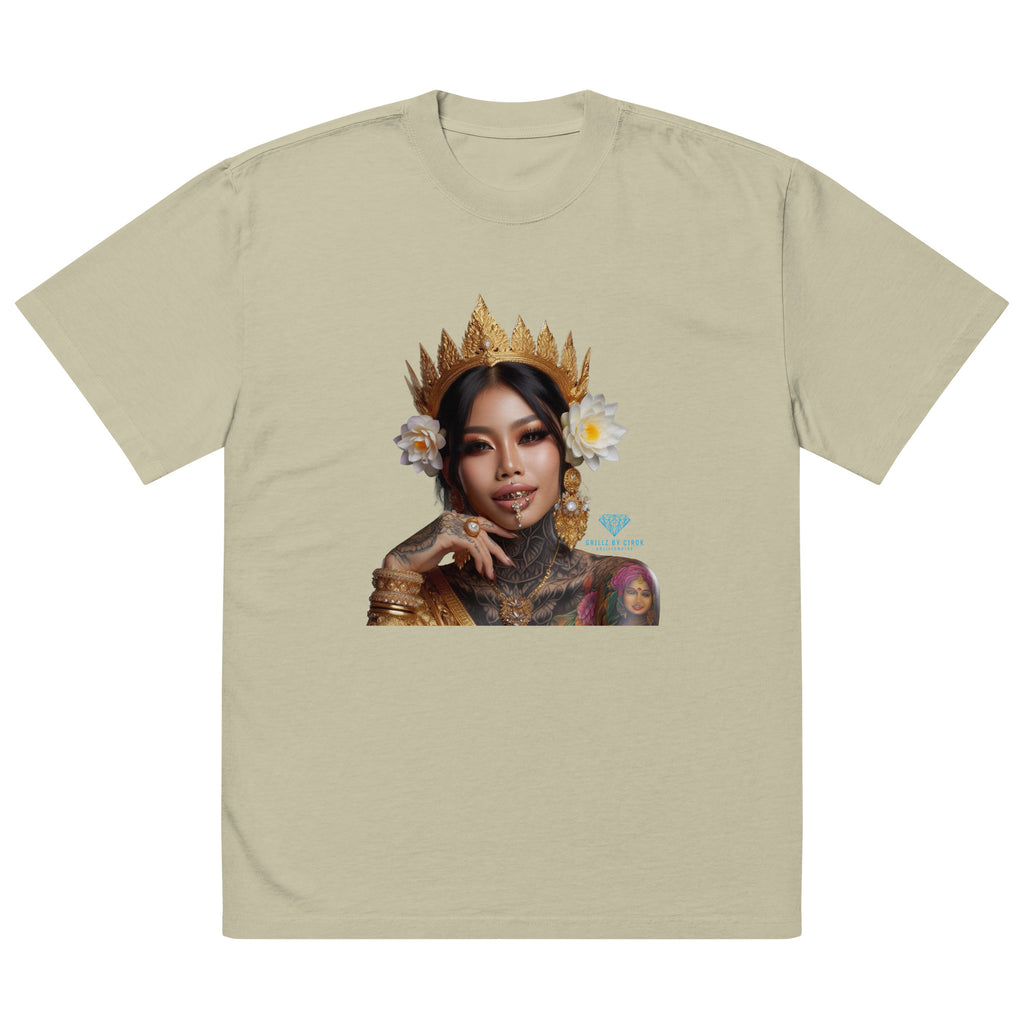 Queen with Grillz Oversized faded t-shirt